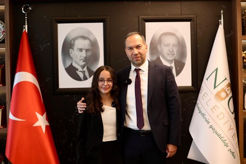 Başkan Özdemir, Makamını 7. Sınıf Öğrencisi Tuğba’ya Devretti