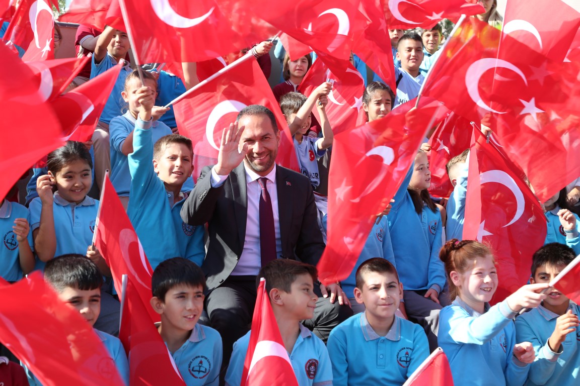 Başkan Özdemir’in 23 Nisan Mesajı
